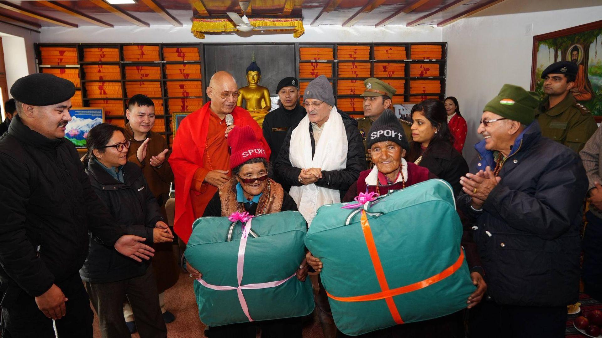 Lieutenant Governor Shri Kavinder Gupta Celebrates New Year with Senior Citizens at Mahabodhi Maitri Geriatric Home