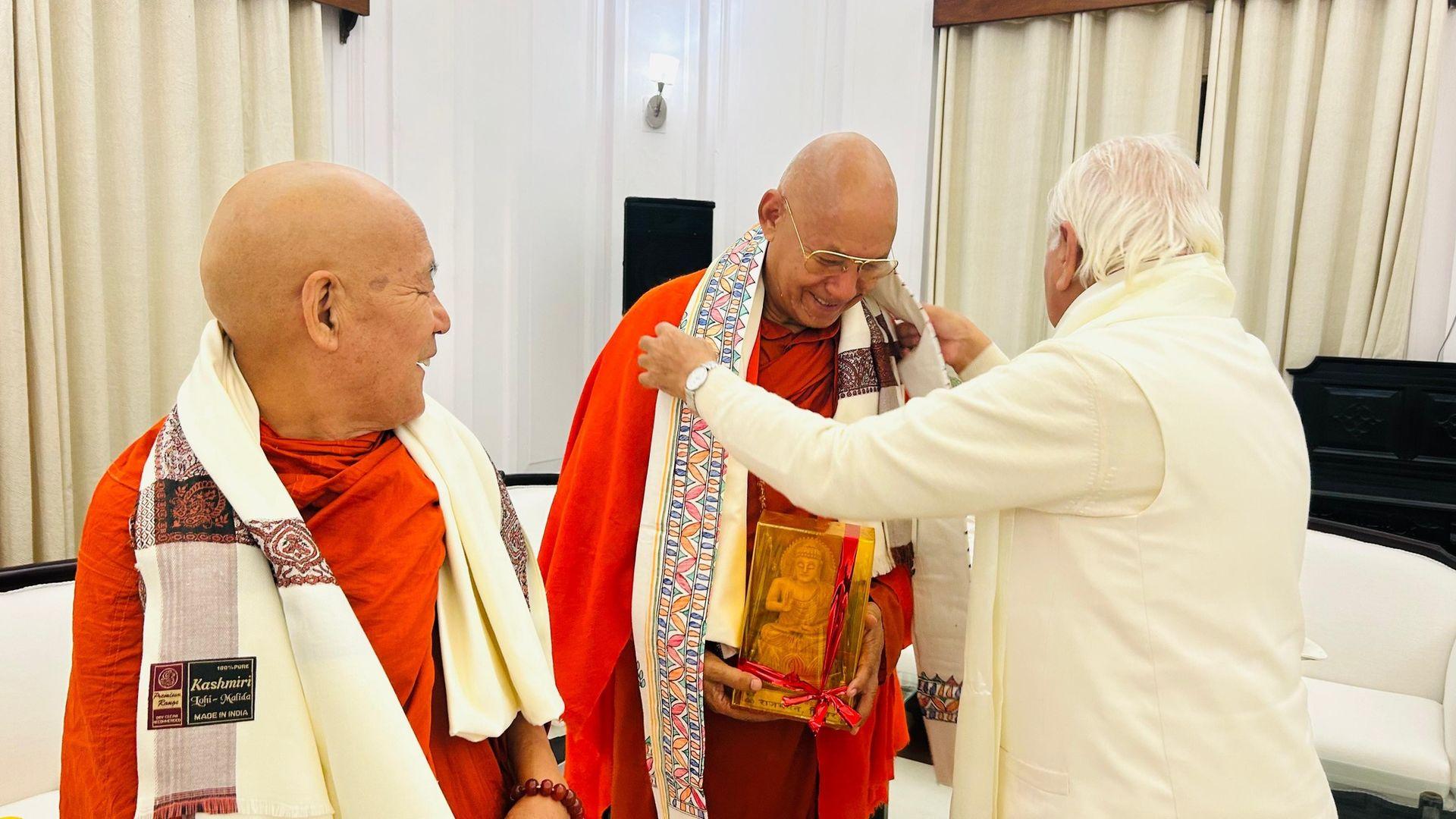 Ven. Bhikkhu Sanghasena was graciously invited to Lok Bhavan, Bihar, by His Excellency Shri Arif Mohammad Khan, the Hon’ble Governor of the state.