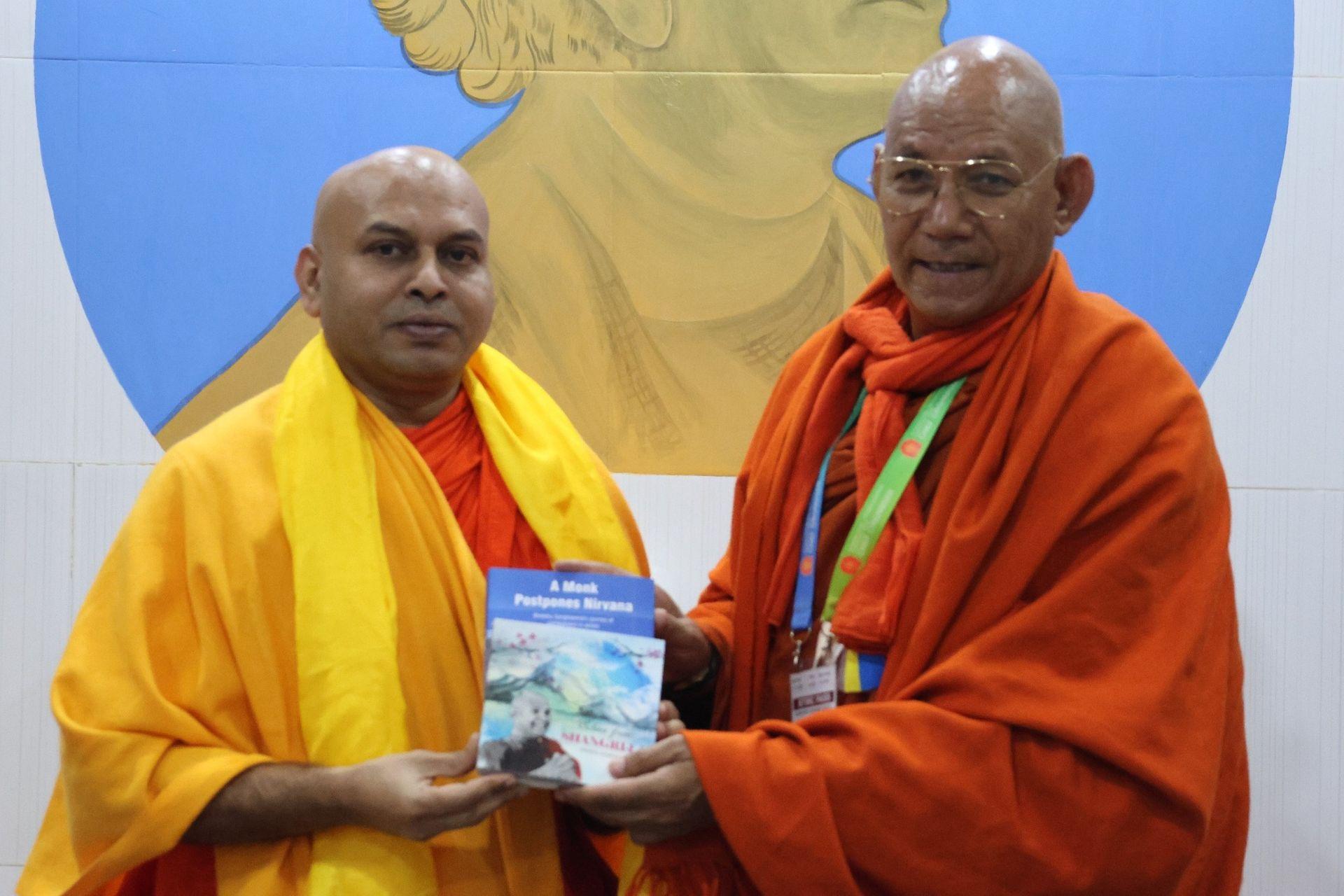 Bhikkhu Sanghasena Meets Ven. P. Seewalee Thero at the Mahabodhi Society of India, Bodhgaya